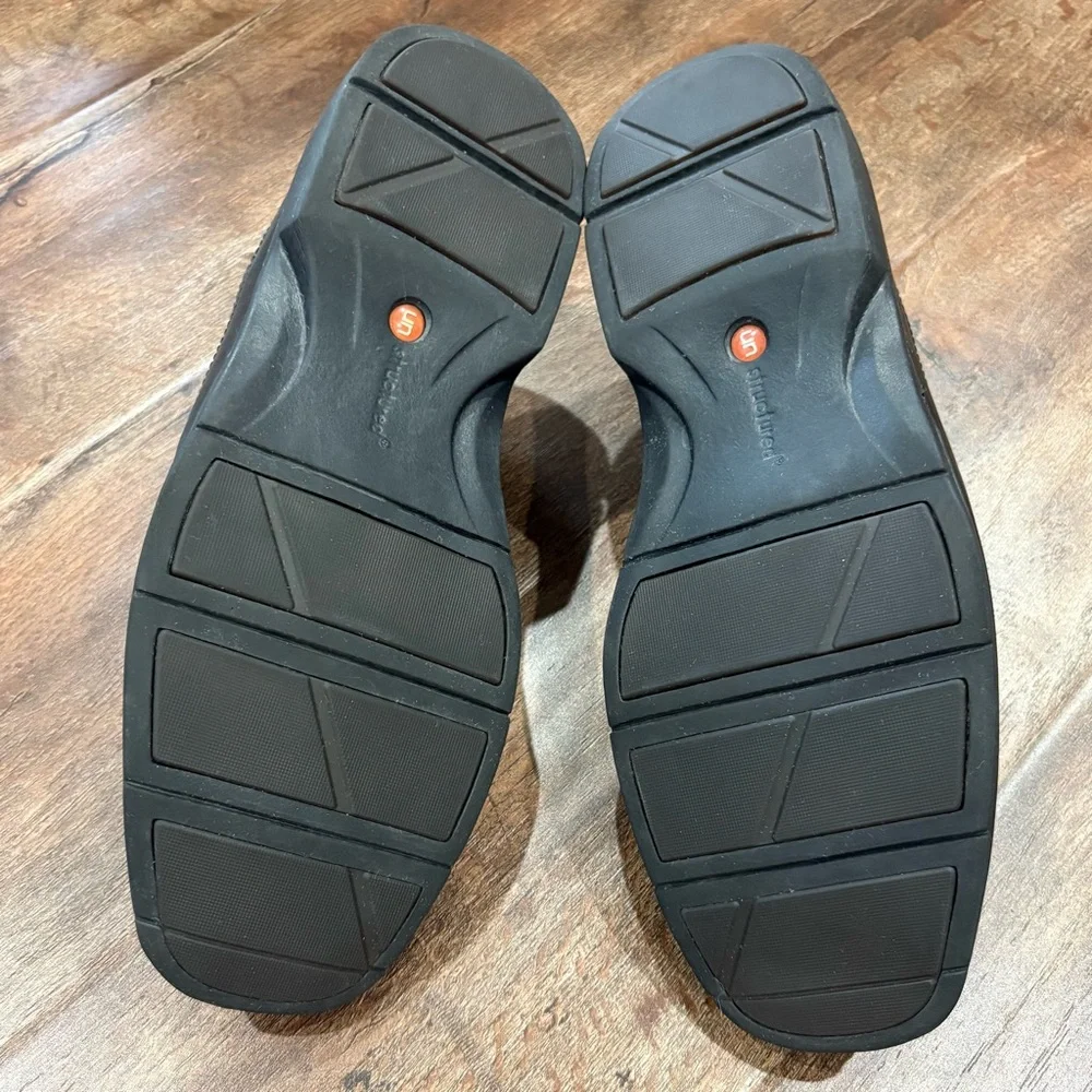 Clarks sleek black